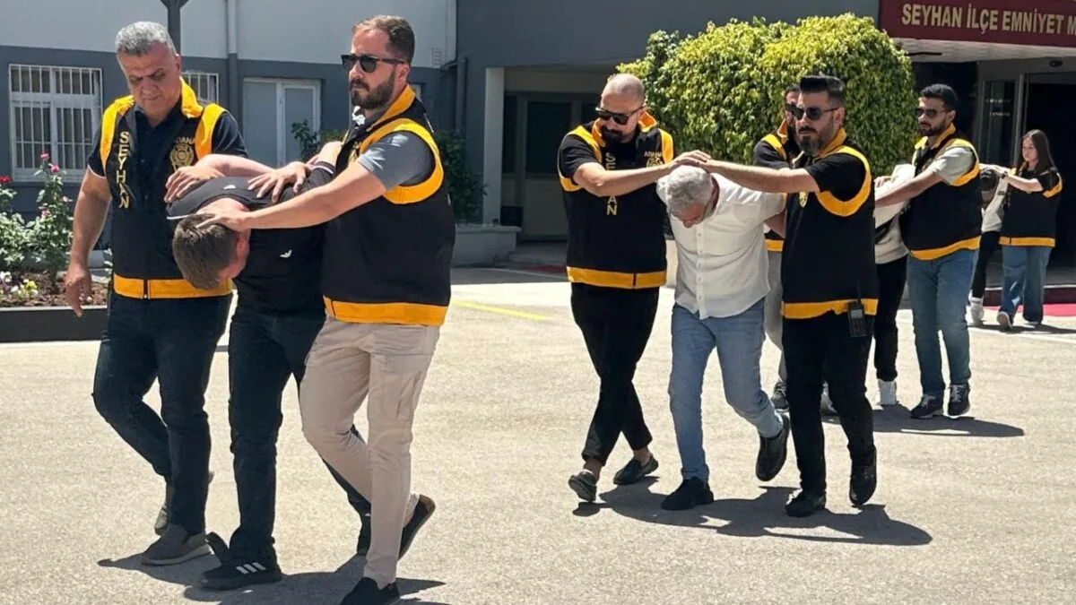 علاقة مؤذية تنتهي بإطلاق نار.. اعتداء مسلح على مقهى في أضنة! علاقة مؤذية تنتهي بإطلاق نار.. اعتداء مسلح على مقهى في أضنة!