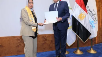 عمال ميناء الإسكندرية يحيون اليوم العالمي للمرأة