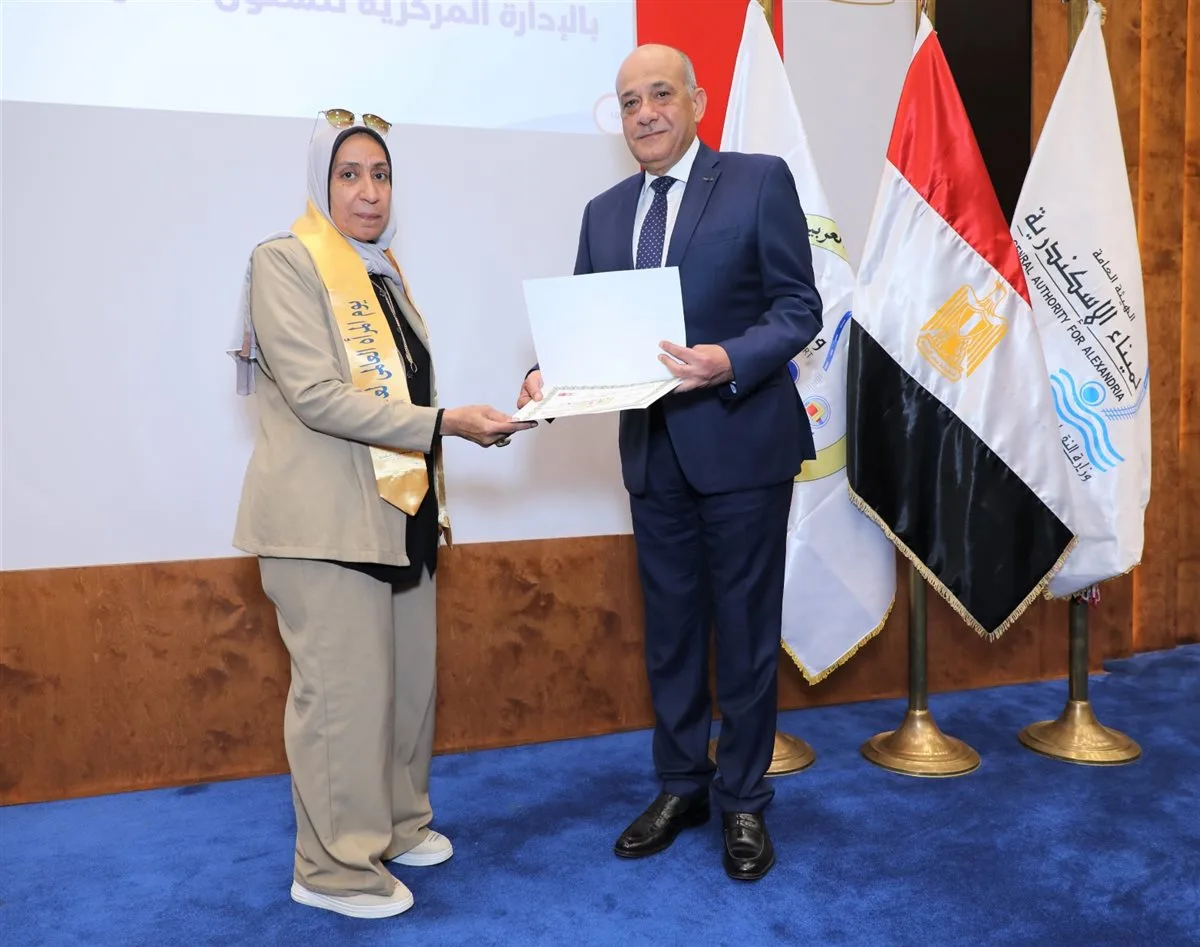 عمال ميناء الإسكندرية يحيون اليوم العالمي للمرأة عمال ميناء الإسكندرية يحيون اليوم العالمي للمرأة