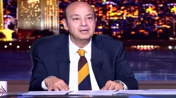 عمرو أديب يعبر عن استيائه من شائعات الأخبار العاجلة: “لقد تعبت حقاً.. نحن لسنا دولة صغيرة!”