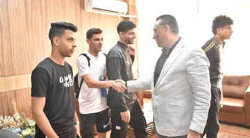 عميد كلية الآداب بطنطا يشجع فريق الكرة قبل المباراة النهائية لكأس البطولة غدًا