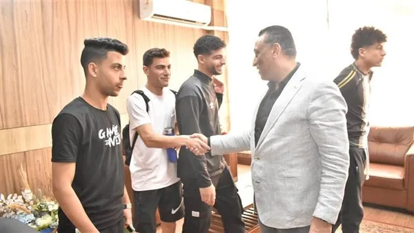 عميد كلية الآداب بطنطا يشجع فريق الكرة قبل المباراة النهائية لكأس البطولة غدًا عميد كلية الآداب بطنطا يشجع فريق الكرة قبل المباراة النهائية لكأس البطولة غدًا