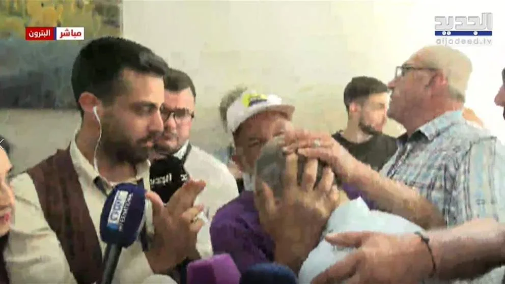 عن الفساد و"القوات".. هكذا حاصر مراسل الجديد "باسيل" (فيديو) عن الفساد و"القوات".. هكذا حاصر مراسل الجديد "باسيل" (فيديو)