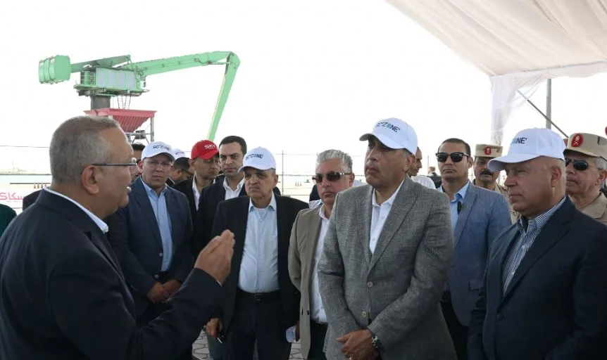 رئيس الوزراء يشهد عرضا بشأن المرحلة الأولى من المخطط الشامل لتطوير ميناء غرب بورسعيد