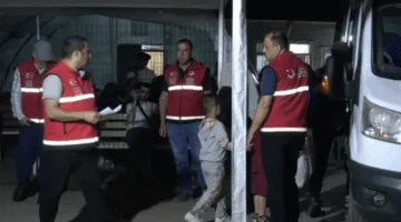 عودة اللاجئين السوريين تستمر ليلاً.. قصص مؤثرة وتجارب ناجحة في تركيا