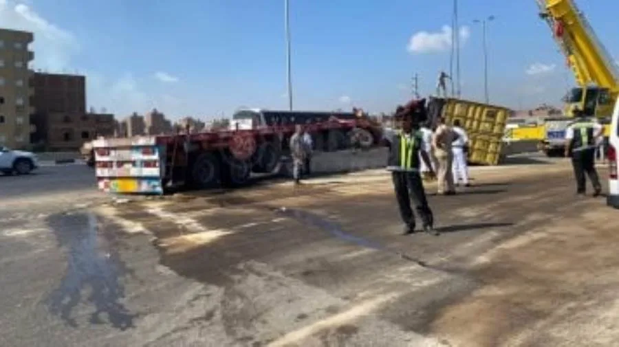 عودة حركة المرور على طريق شبرا بنها الحر بعد انقلاب سيارة وإصابة ثلاثة أشخاص عودة حركة المرور على طريق شبرا بنها الحر بعد انقلاب سيارة وإصابة ثلاثة أشخاص
