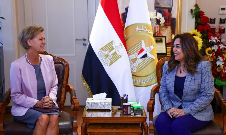 “عوض” تتباحث مع سفيرة الاتحاد الأوروبي في القاهرة حول فرص التعاون المشترك “عوض” تتباحث مع سفيرة الاتحاد الأوروبي في القاهرة حول فرص التعاون المشترك