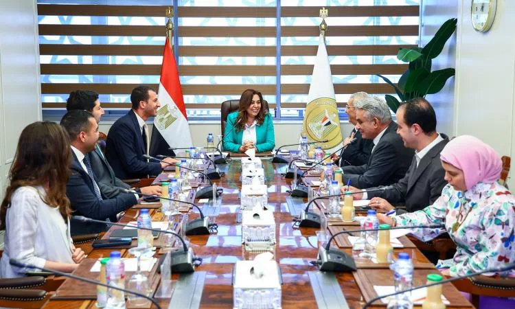 “عوض” تشدد على ضرورة تعزيز التعاون مع القطاع الخاص لدعم المشاريع الناشئة. “عوض” تشدد على ضرورة تعزيز التعاون مع القطاع الخاص لدعم المشاريع الناشئة.