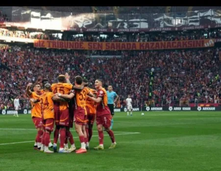 غالاطة سراي على بعد خطوة من لقب الدوري التركي الممتاز