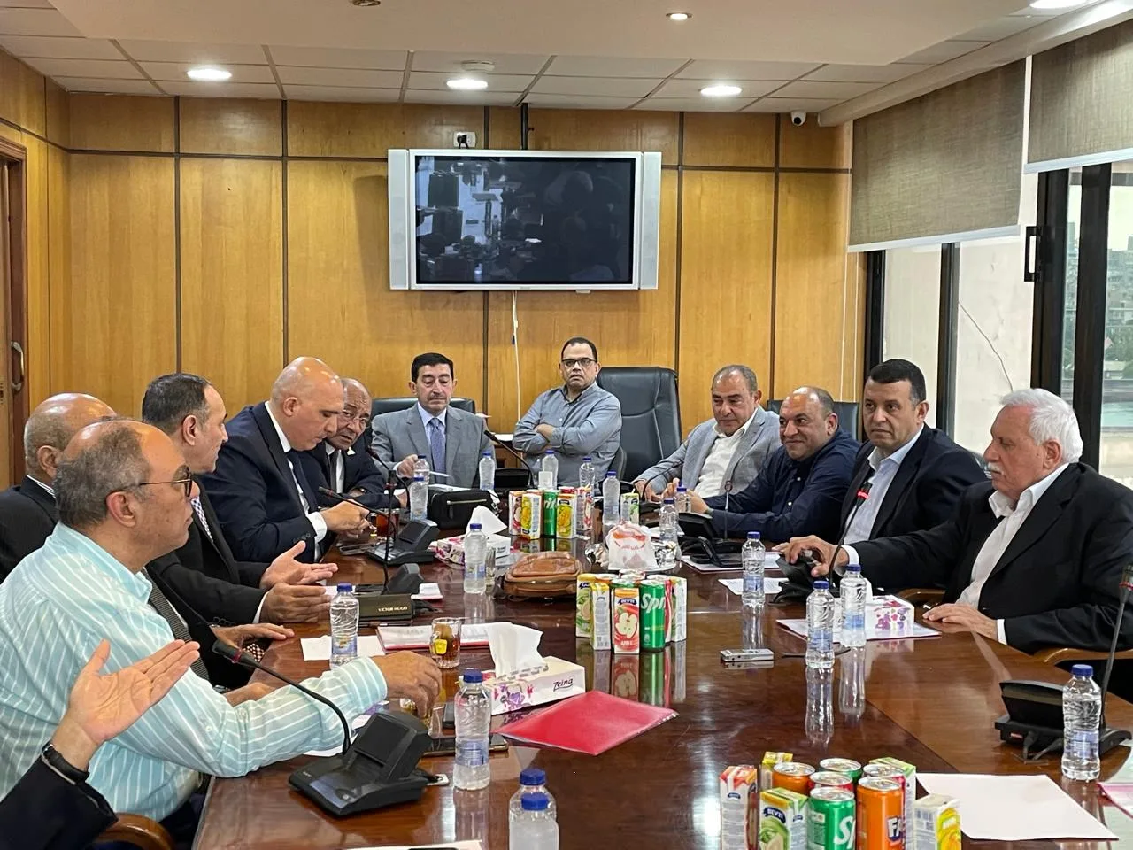 غرفة الصناعات النسيجية تبحث تحديات التراخيص ورسوم الصيانة وفواتير المياه واسعار الغاز