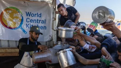 غزة تموت جوعا.. كيلو الدقيق بـ10 دولارات ولتر الوقود بـ27
