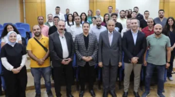 محافظ المنيا يكرّم فريق القافلة الطبية تقديراً لجهودهم الصحية في المراكز والقرى