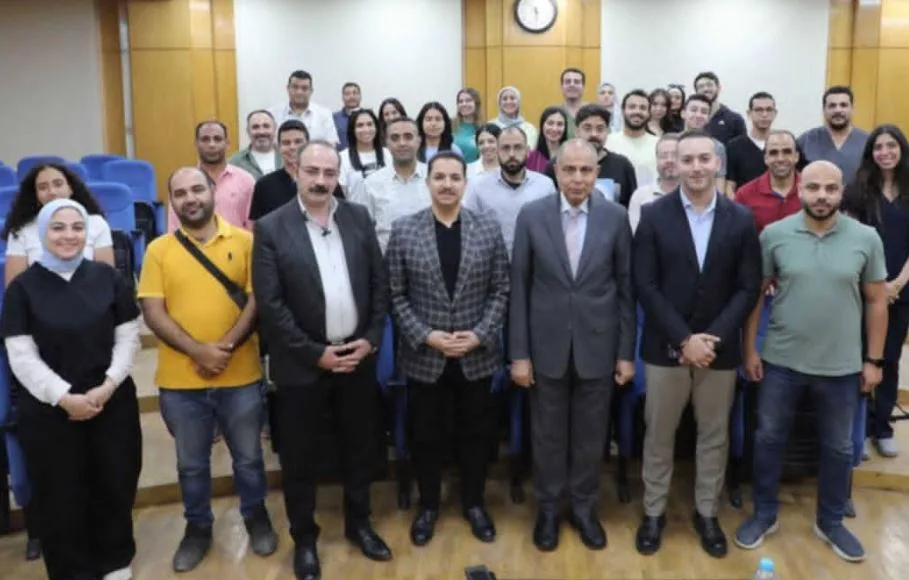 محافظ المنيا يكرّم فريق القافلة الطبية تقديراً لجهودهم الصحية في المراكز والقرى محافظ المنيا يكرّم فريق القافلة الطبية تقديراً لجهودهم الصحية في المراكز والقرى