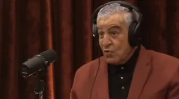 زاهي حواس يرد على الانتقادات بعد ظهوره في بودكاست جو روجان: لماذا توجهون لي الشتائم وأنا من بلدكم وأدافع عنكم؟