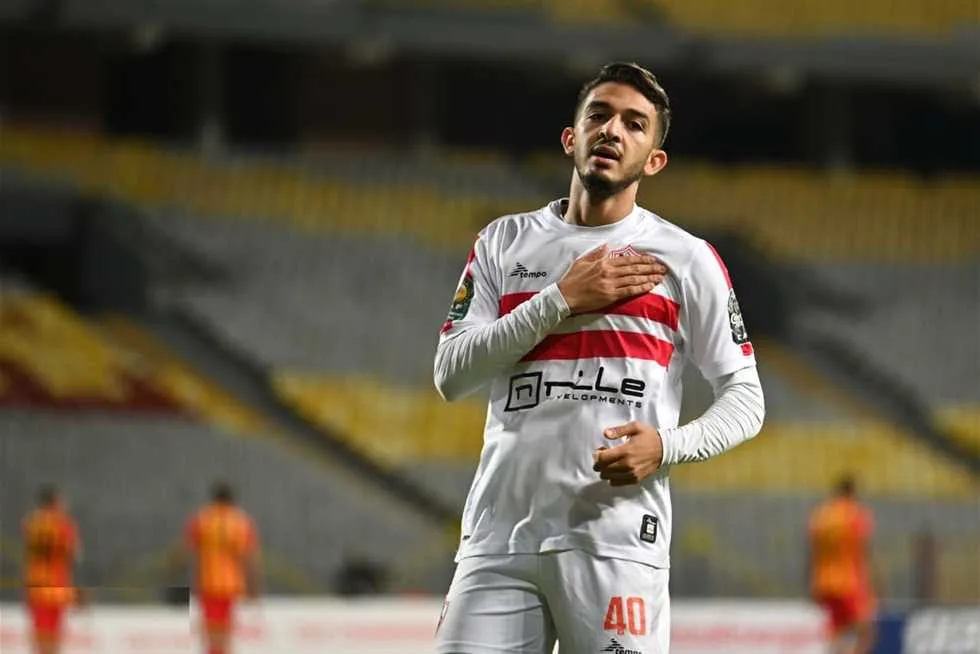 فاروق جعفر يحصل على جائزة أفضل لاعب في مباراة الزمالك وفاركو فاروق جعفر يحصل على جائزة أفضل لاعب في مباراة الزمالك وفاركو