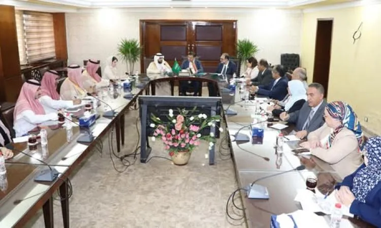 فاروق يناقش مع الجانب السعودي إمكانية استئناف تصدير البصل المصري. فاروق يناقش مع الجانب السعودي إمكانية استئناف تصدير البصل المصري.