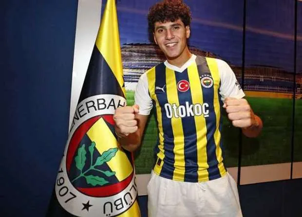 فانارباخشه يتجاوب مع طلب الأهلي للتعاقد مع مدافعه ويحدد سعر 3 ملايين يورو. فانارباخشه يتجاوب مع طلب الأهلي للتعاقد مع مدافعه ويحدد سعر 3 ملايين يورو.