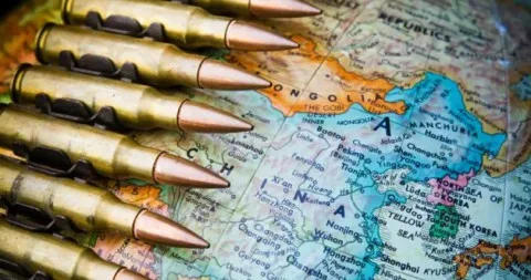 فاينانشال تايمز: مع اندلاع ثلاث أو حتى أربع حروب كبرى من يمكنه أن يشكك في خطورة المرحلة الراهنة؟