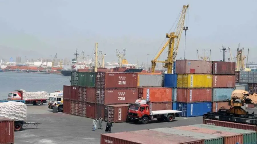 فتح ميناء الغردقة مجددًا واستمرار الملاحة البحرية في موانئ البحر الأحمر فتح ميناء الغردقة مجددًا واستمرار الملاحة البحرية في موانئ البحر الأحمر