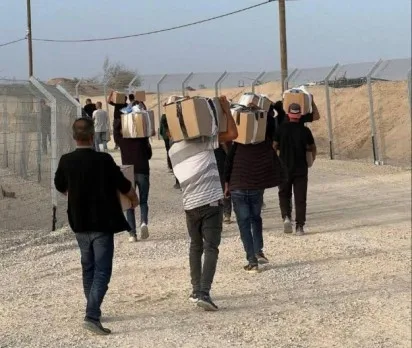 فخ ومسرحية وتحذير.. صور أظهرت الجيش الإسرائيلي وكشفت عن أخطر المؤامرات وقلبت الرأي العام.. مساعدات مشروطة بالاستسلام وثمن الوطن في صندوق.. من هم الأشخاص في الصور؟ وما هي مصالحهم؟ وما هو المخطط الخطير الذي يُدبَّر لغزة؟ فخ ومسرحية وتحذير.. صور أظهرت الجيش الإسرائيلي وكشفت عن أخطر المؤامرات وقلبت الرأي العام.. مساعدات مشروطة بالاستسلام وثمن الوطن في صندوق.. من هم الأشخاص في الصور؟ وما هي مصالحهم؟ وما هو المخطط الخطير الذي يُدبَّر لغزة؟