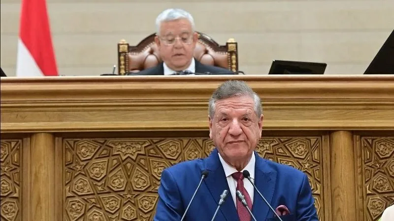 فخرى الفقى: تقليل سعر الفائدة يسهم في تقليص عجز الميزانية وتعزيز القطاع الخاص فخرى الفقى: تقليل سعر الفائدة يسهم في تقليص عجز الميزانية وتعزيز القطاع الخاص