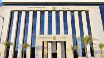 وزارة العمل تقدم أكثر من 1000 فرصة عمل في الخارج و5000 داخل البلاد خلال شهر أبريل
