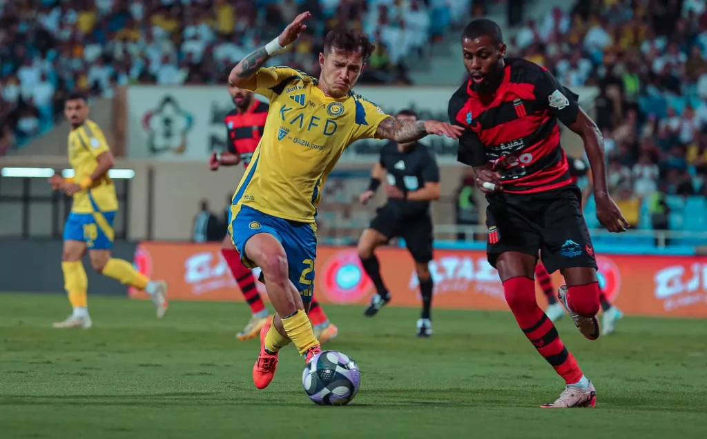 فرصة مميزة لزملاء رونالدو: 5 حقائق حول مباراة الفتح والنصر في الدوري السعودي