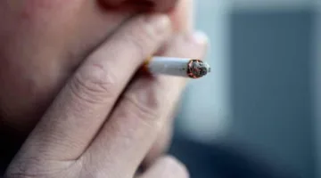 فرنسا تفرض حظرًا على التدخين في الأماكن العامة