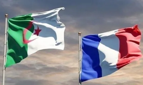 فرنسا تقول إن “الوضع عالق” بين باريس والجزائر وتندد بـ”القرار العنيف للغاية” للسلطات الجزائرية وتدعوها الى اتخاذ لفتة انسانية بحق بوعلام صنصال