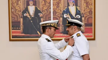 فرنسا تكافئ رئيس مركز الأمن البحري بوسام الاستحقاق البحري الفرنسي