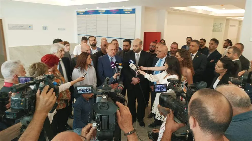فريد البستاني يوجه رسالة إلى وزير الصحة ركان ناصر الدين من مستشفى دير القمر الحكومي: أنهينا بناء المستشفى وحان الوقت للتجهيز والتشغيل. فريد البستاني يوجه رسالة إلى وزير الصحة ركان ناصر الدين من مستشفى دير القمر الحكومي: أنهينا بناء المستشفى وحان الوقت للتجهيز والتشغيل.