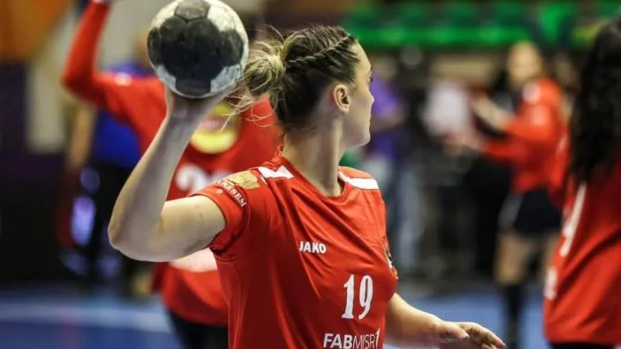 فريق سيدات الأهلي يواجه الجمعية الرياضية التونسية في نصف نهائي كأس الكؤوس لكرة اليد فريق سيدات الأهلي يواجه الجمعية الرياضية التونسية في نصف نهائي كأس الكؤوس لكرة اليد