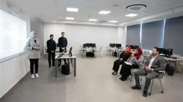 فريق مكون من ثلاثة طلاب يطور نظامًا إلكترونيًا لحجز المواقف العامة والخاصة ويحصل على منحة من إيتيدا.