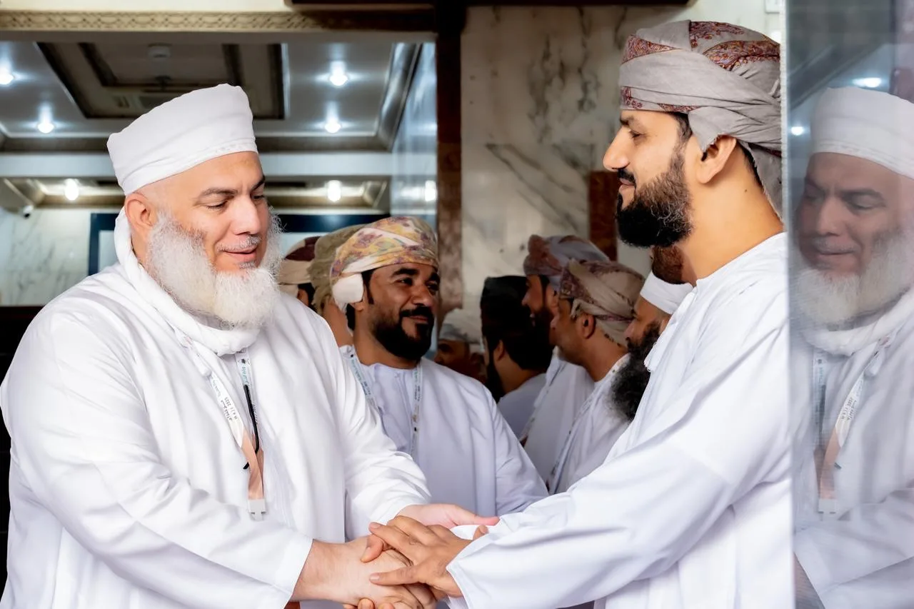 فريق من بعثة الحج العمانية يغادر إلى المدينة المنورة لاستقبال الحجاج فريق من بعثة الحج العمانية يغادر إلى المدينة المنورة لاستقبال الحجاج