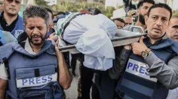 فظاعة الجريمة: الجيش الإسرائيلي يستهدف مستشفى “ناصر” الطبي بقصف متعمد ويقضي على الصحفي “حسن أصليح”.. (صور)