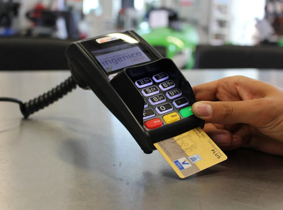 فقط 17% يلجؤون للدفع الرقمي: العوامل النفسية الاجتماعية وراء تفضيل المغاربة للدفع نقداً. فقط 17% يلجؤون للدفع الرقمي: العوامل النفسية الاجتماعية وراء تفضيل المغاربة للدفع نقداً.