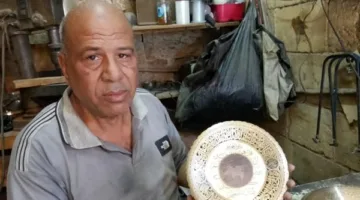 فن النحت على النحاس: عم سيف، 45 عاماً من خان الخليلي