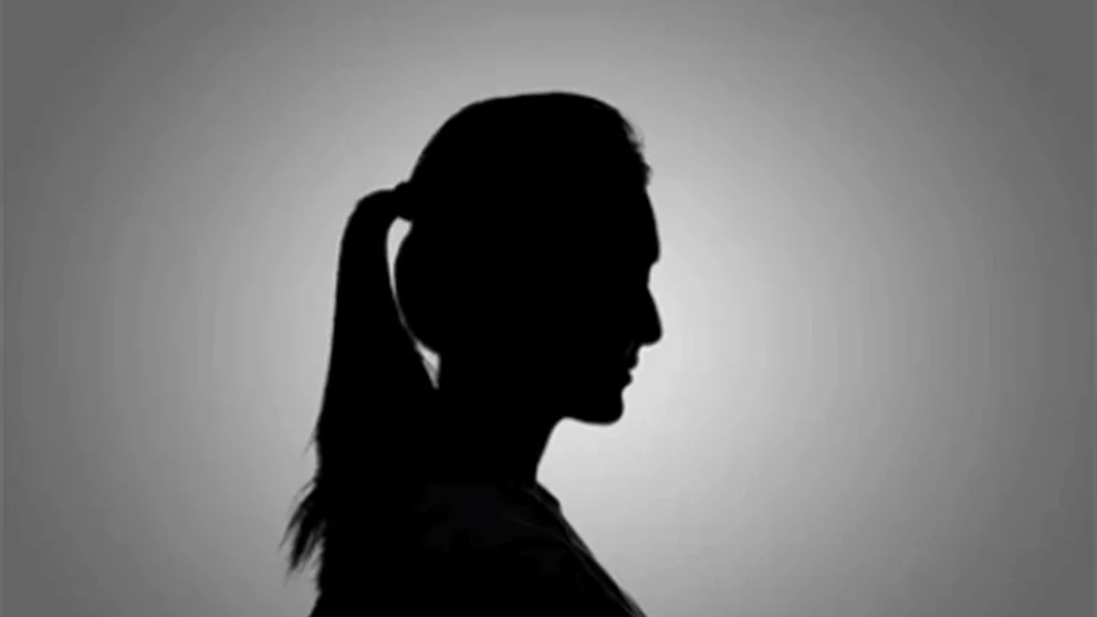 فنانة لبنانية معروفة تفصح عن خطبتها وتخفي ملامح عريسها فنانة لبنانية معروفة تفصح عن خطبتها وتخفي ملامح عريسها