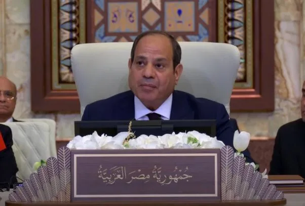 قمة بغداد: الرئيس السيسي يؤكد أن السلام العادل يبقى بعيدًا عن متناول اليد رغم تطبيع إسرائيل مع جميع الدول العربية. قمة بغداد: الرئيس السيسي يؤكد أن السلام العادل يبقى بعيدًا عن متناول اليد رغم تطبيع إسرائيل مع جميع الدول العربية.