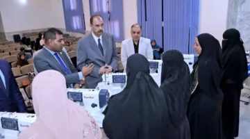 في أجواء من الفرح والتكبيرات.. محافظ سوهاج يوزع ماكينات خياطة على الأسر الأشد احتياجًا في المحافظة.