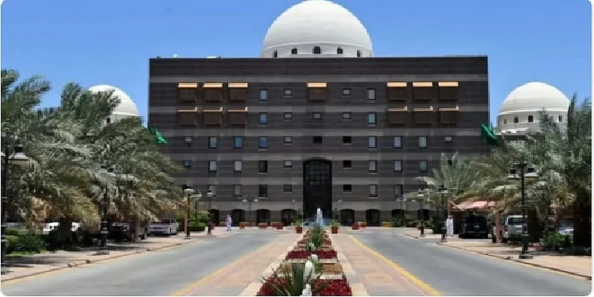 في إطار تحضيراتها لموسم الحج، أمانة المدينة المنورة تعزز جهودها الرقابية لتوفير خدمات آمنة للحجاج. في إطار تحضيراتها لموسم الحج، أمانة المدينة المنورة تعزز جهودها الرقابية لتوفير خدمات آمنة للحجاج.