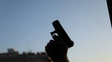 في الغبيري.. أطلقا النيران على المحلات وال سيارات!