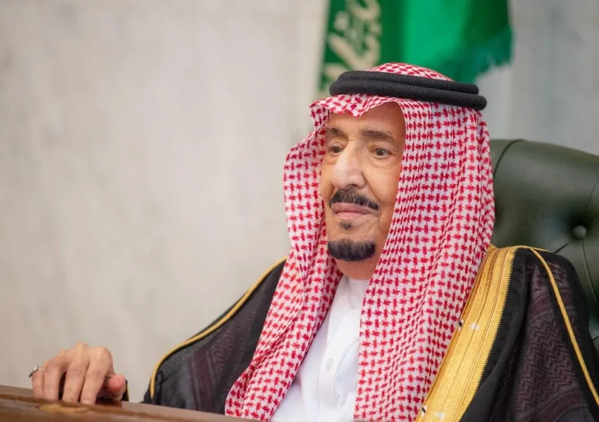 في حضور الملك، الأمراء يؤدون قسم الولاء بعد صدور الأوامر الملكية بتعيينهم في مناصبهم الجديدة. في حضور الملك، الأمراء يؤدون قسم الولاء بعد صدور الأوامر الملكية بتعيينهم في مناصبهم الجديدة.