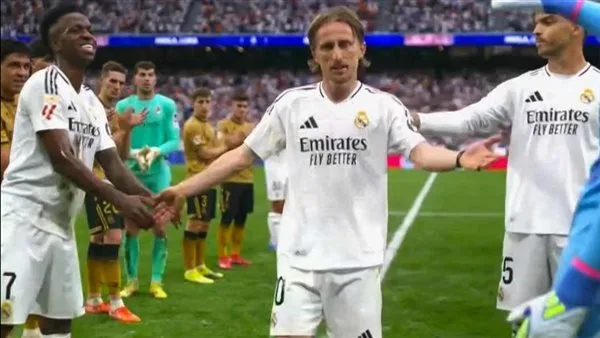 في ليلة وداع أنشيلوتي ومودريتش، ريال مدريد يتفوق على سوسيداد. في ليلة وداع أنشيلوتي ومودريتش، ريال مدريد يتفوق على سوسيداد.