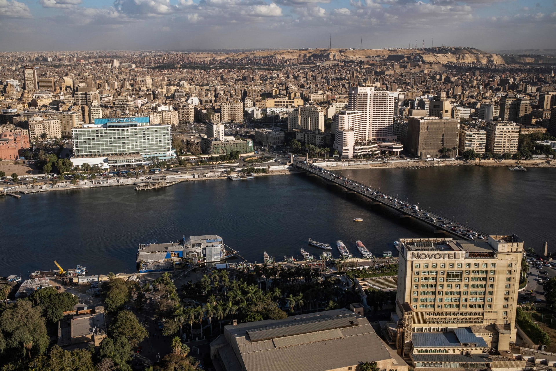 “فيتش سوليوشنز”: الإصلاحات الاقتصادية تسهم في خفض الدين العام إلى 50% بحلول 2034