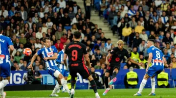 فيديو | برشلونة يتغلب على إسبانيول بهدفين ويتوج بلقب الدوري الإسباني رسمياً