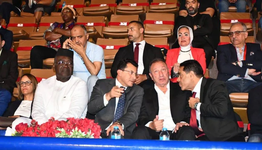 فيديو.. حوار فاتر بين الوزير والخطيب فيديو.. حوار فاتر بين الوزير والخطيب