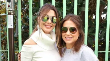 فيديو عفوي لناسي عجرم مع والدتها يحقق الرواج.. جلست في حضنها كأنها طفلة