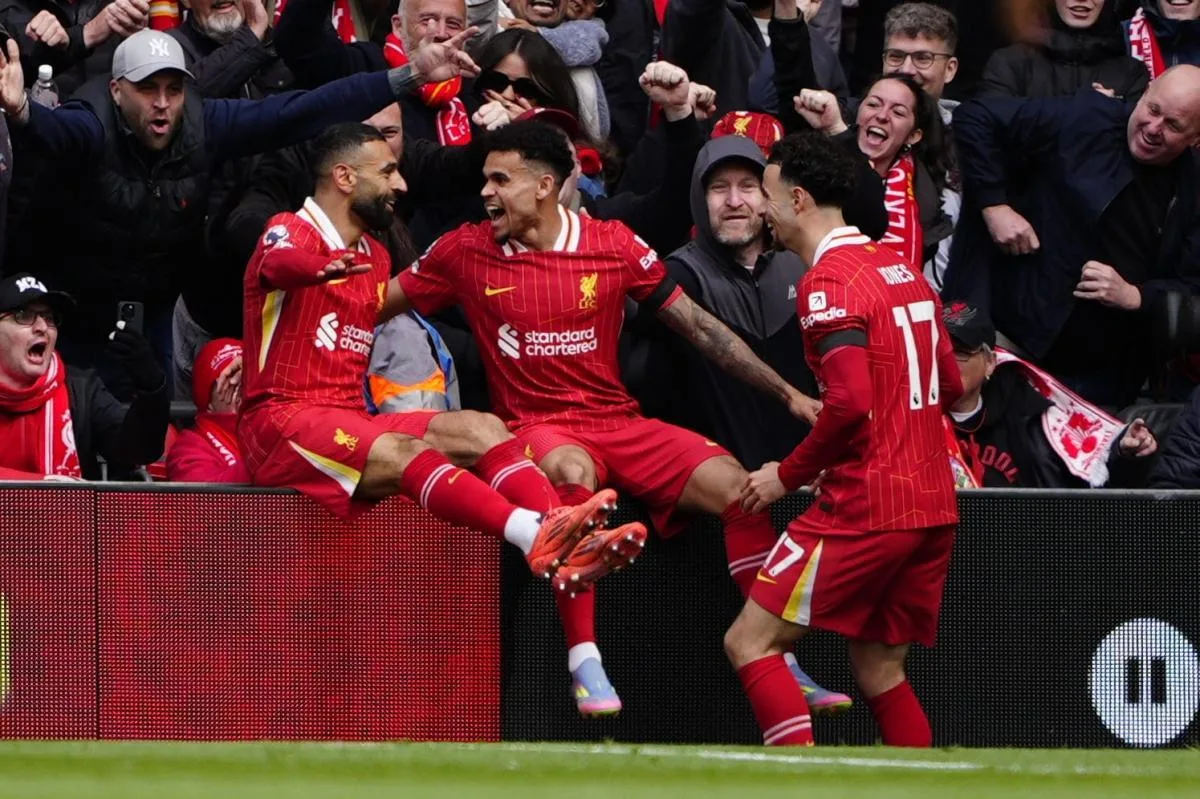 فيديو | متفوقًا على محمد صلاح.. ليفربول يعلن عن أفضل هدف في شهر أبريل
