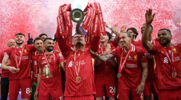 فيديو | محمد صلاح يحقق رسميًا لقب كأس الدوري الإنجليزي مع ليفربول بحضور كلوب